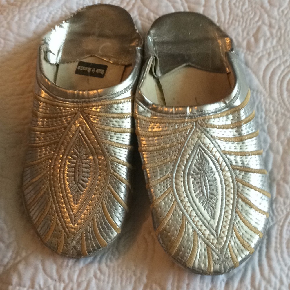 Morrocan slippers, sliver and cream